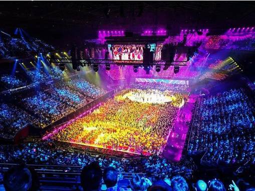 @brightlife5: So proud of our boy & all these talented students from around NSW. The moment the Guinessworld record was broken for 'the largest variety act'. The show was incredible! #schoolsspectacular #schoolsspectacular2016 #guinessworldrecord #qudosbankarena