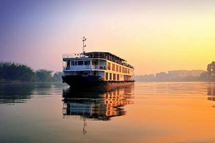 Travelmarvel Rajmahal on the Ganges.

