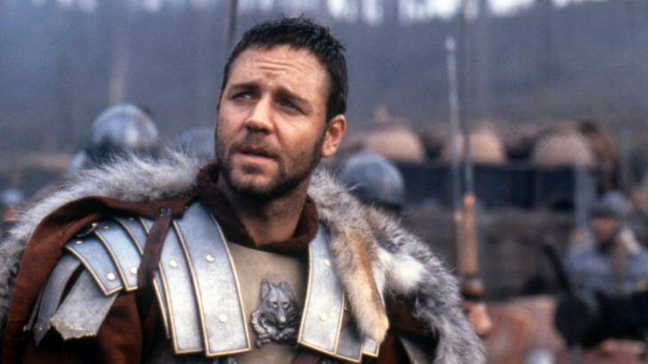 Russ rebuffed ... did being overseas while filming Gladiator cruel Crowe's chances of an Aussie passport?