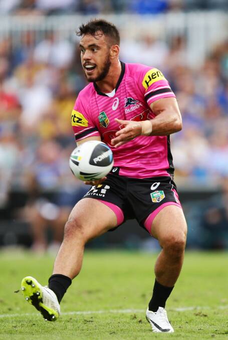 SYDNEY, AUSTRALIA - MARCH 29: Tyrone Peachey of the Panthers passes during the round four NRL match between the Parramatta Eels and the Penrith Panthers at Pirtek Stadium on March 29, 2014 in Sydney, Australia. (Photo by Matt King/Getty Images)