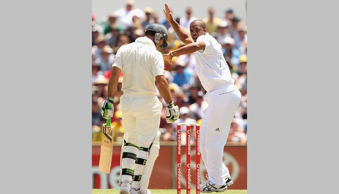 Oh oh. Vernon Philander of South Africa appeals successfully for the wicket of Ricky Ponting. Photo: Getty Images
