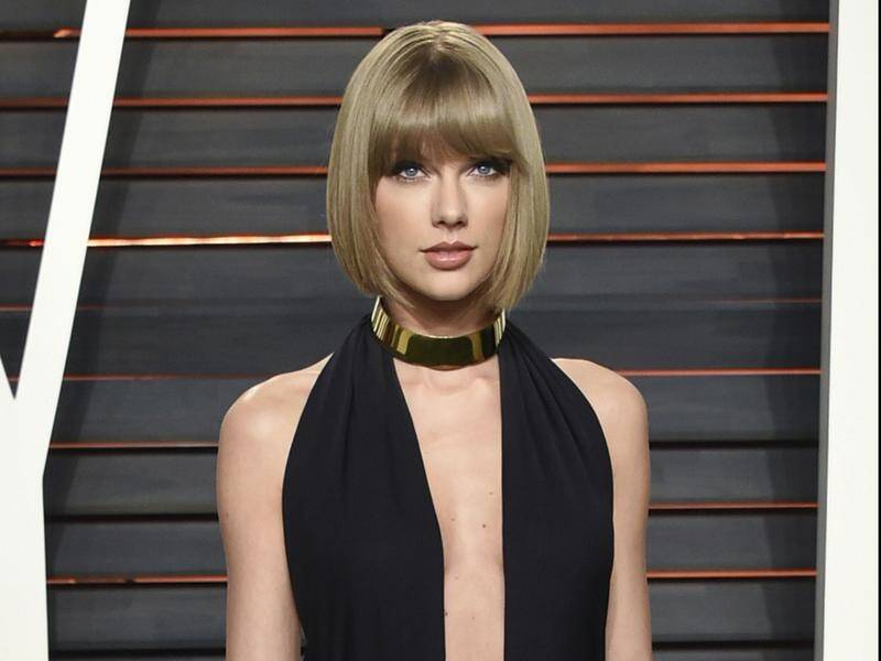 A man who was arrested outside a US home owned by Taylor Swift has been released by police.