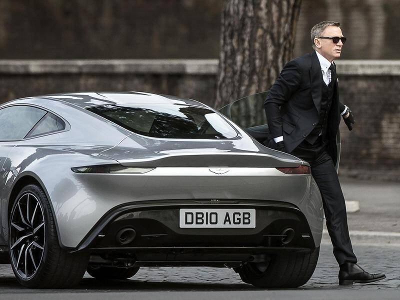 A Sydney conman dressed like James Bond and had an Aston Martin, a court has been told.