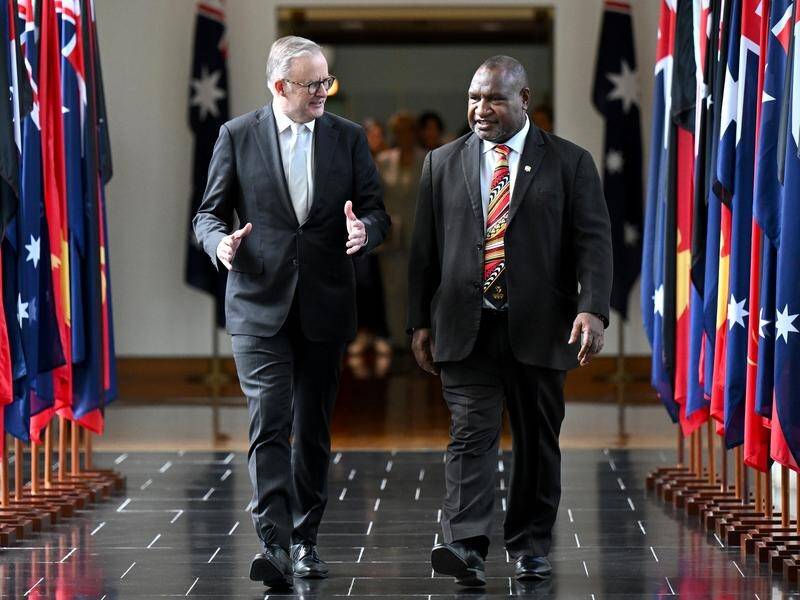 Anthony Albanese and PNG Prime Minister James Marape are on the final leg of their walk. (Lukas Coch/AAP PHOTOS)