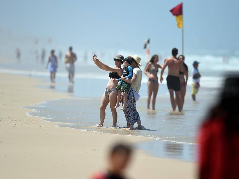 Queensland is set to be hit with a heatwave over the weekend, with temperatures to top 40C.