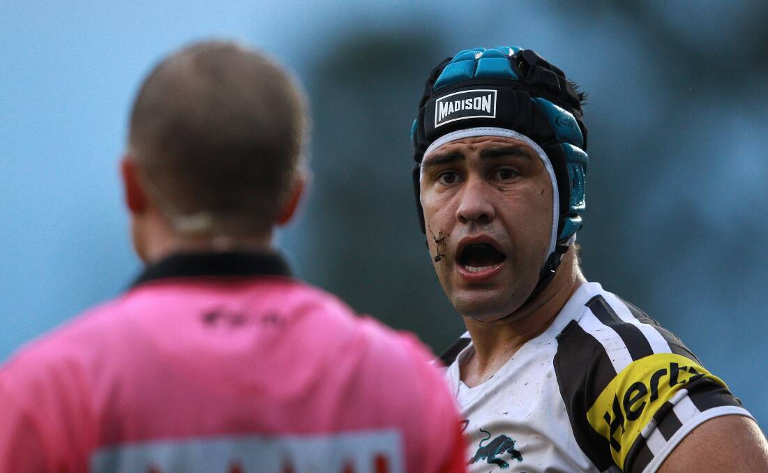 SYDNEY, AUSTRALIA - APRIL 05: Jamie Soward of the Panthers talks to the referee during the round five NRL match between the Penrith Panthers and Canberra Raiders at Sportingbet Stadium on April 5, 2014 in Sydney, Australia. (Photo by Matt Blyth/Getty Images)