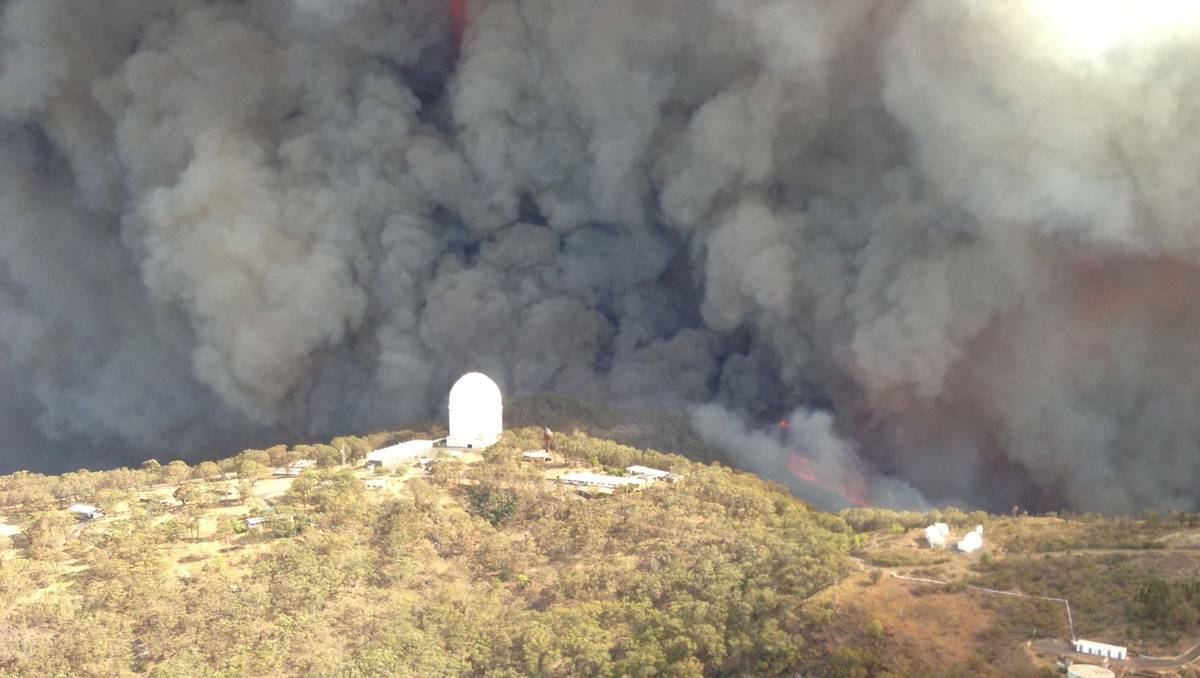 Fire bears down on the observatory. Photo: NSW RFS