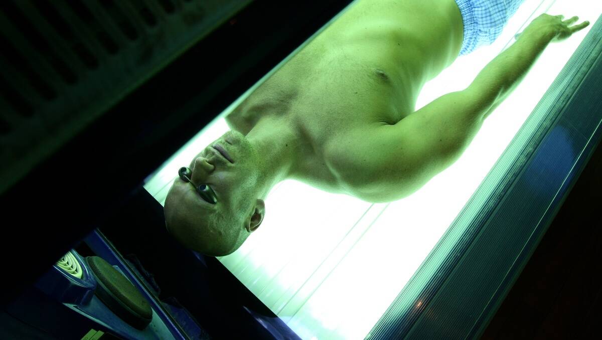 The South Australian government has announced a ban on commercial UV tanning practices by 2015.