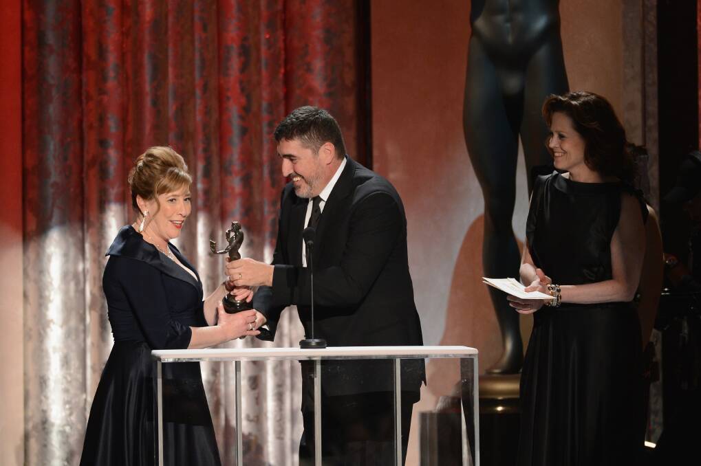 Actors Alfred Molina and Sigourney Weaver present Phyllis Logan the award for Outstanding Performance by an Ensemble in a Drama Series for 'Downtown Abbey'. Photo by Mark Davis/Getty Images